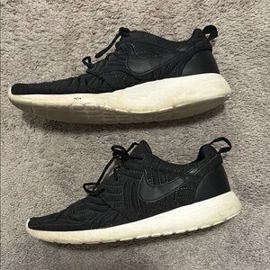 Nike black quilted sneakers